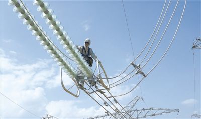 保障电力供应 服务生产生活(新时代画卷)